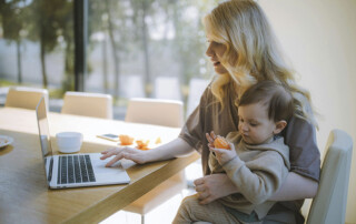 El equilibrio entre vida personal y profesional se posiciona como el nuevo símbolo de éxito femenino en una era donde productividad y bienestar deben coexistir sin comprometer la salud emocional.