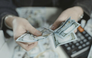 Invertir ya no es exclusivo de expertos: hoy es una herramienta poderosa para mujeres que buscan independencia económica, crecimiento patrimonial y control total sobre su futuro financiero.